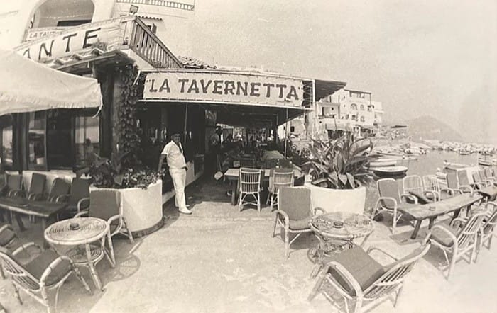 blanco negro fachada restaurante antiguo