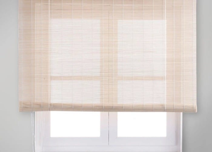 persiana beige ventana