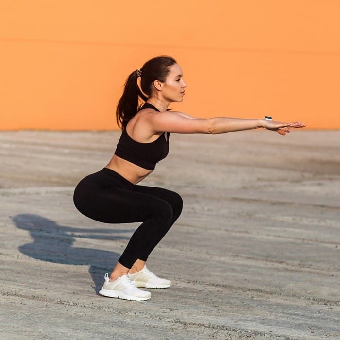 mujer practicando deporte