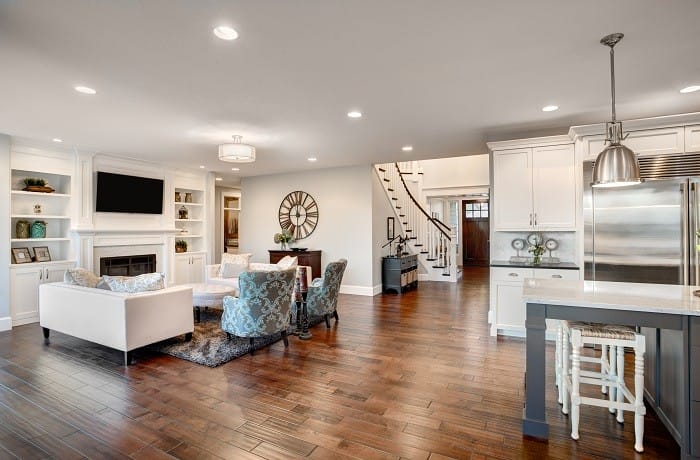 Salón con cocina de una vivienda de lujo