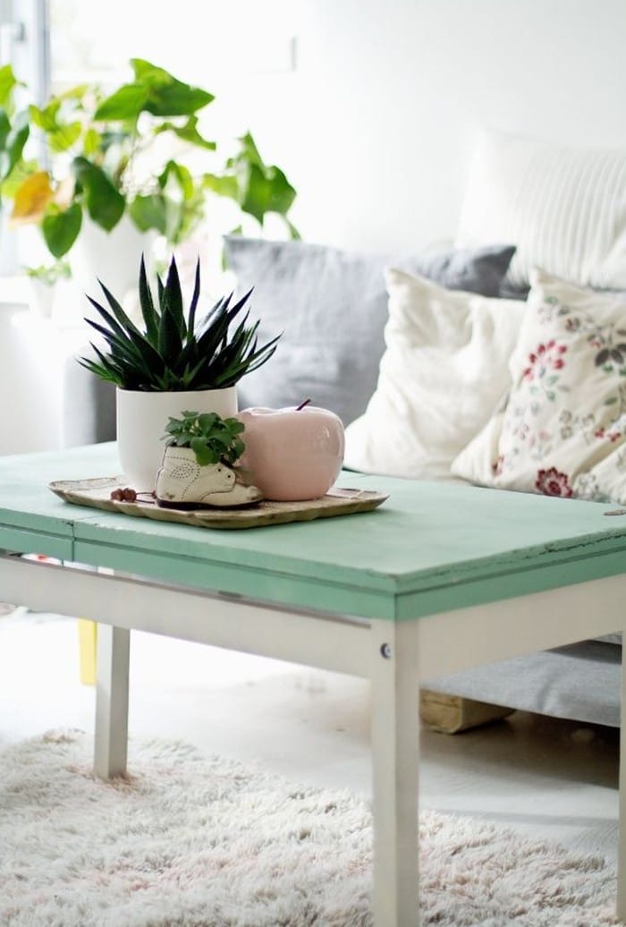 mesa pequeña pintura turquesa