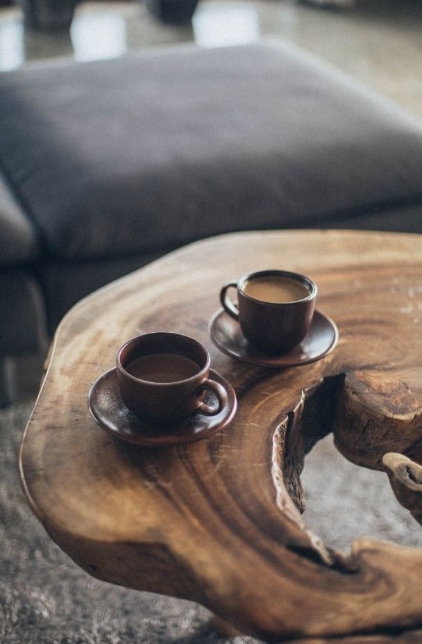 mesa pequeña madera noble virgen