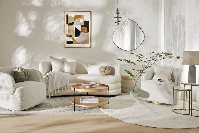 sofa sillones beige blanco lamparas