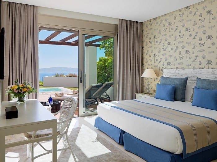 uno de los dormitorio de un apartamento de lujo en Tenerife