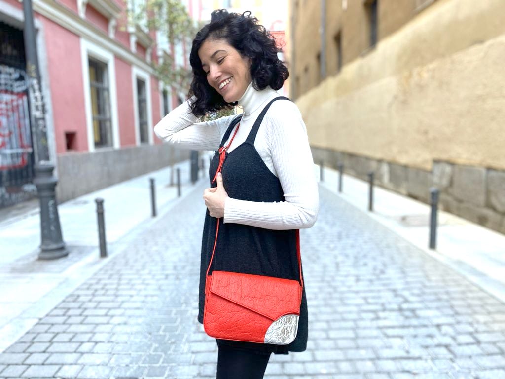 bandolera roja sostenible