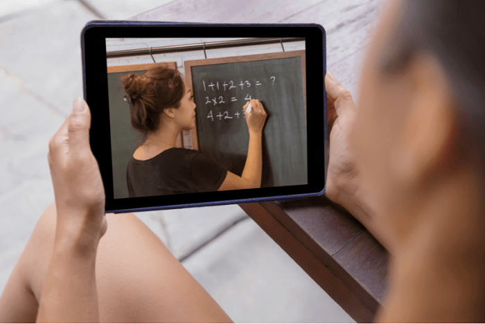 enseñanza online con una tablet