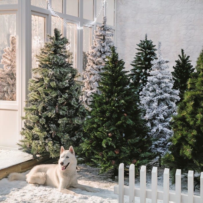 árboles de Navidad con piñas en diferentes tamaños de Leroy Merlin