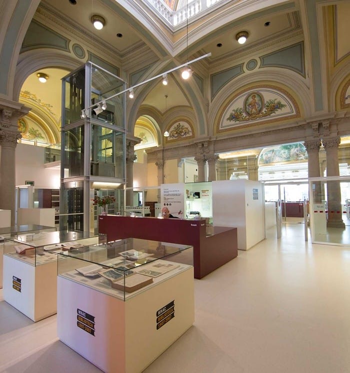 hall biblioteca ascensor informacion