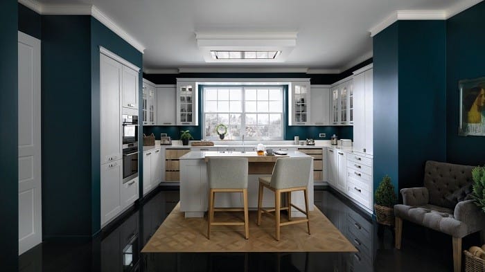 cocina con isla en el centro