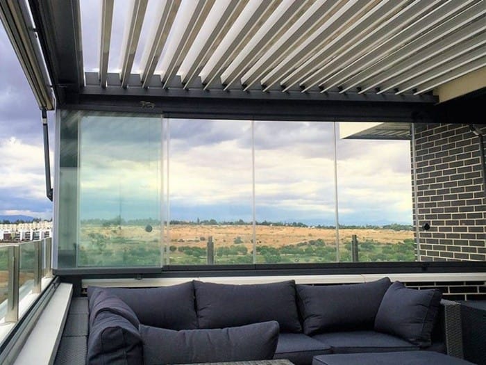 sofa cristales recogido ventanas