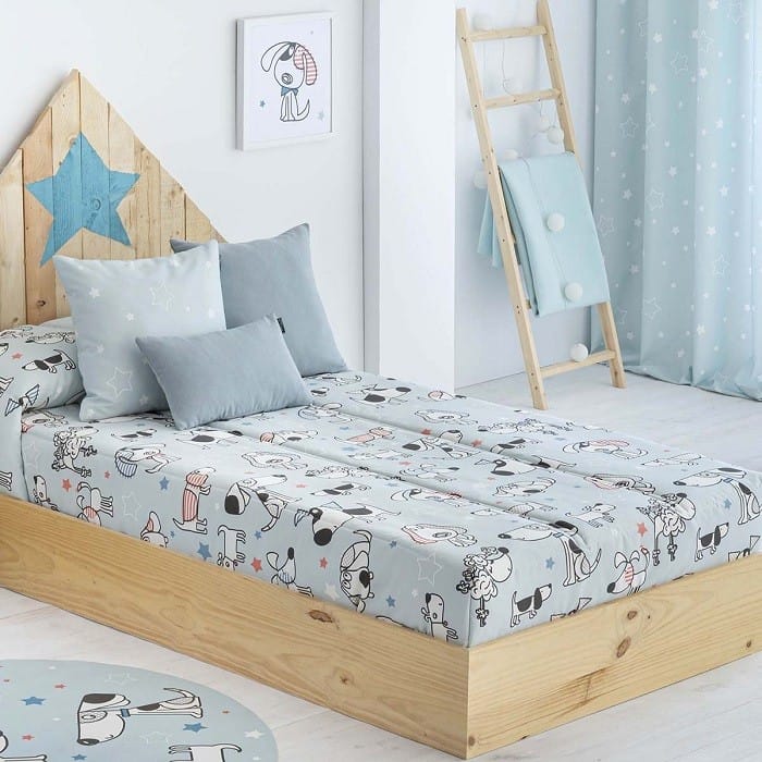 dormitorio infantil con edredón infantil de perritos en color azul