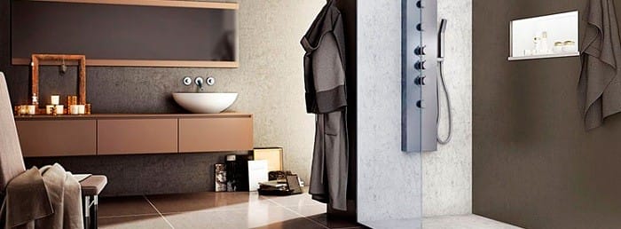 mampara en cuarto de baño