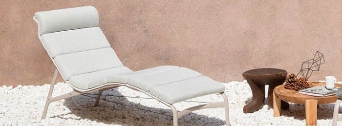 tumbona en el exterior de un hogar