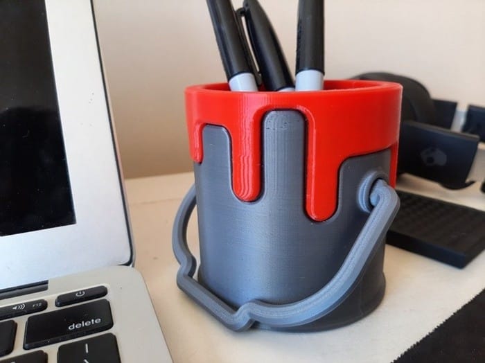 bote pintura 3d gris rojo