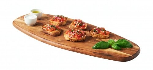 tabla de madera con canapés de presentación IKEA