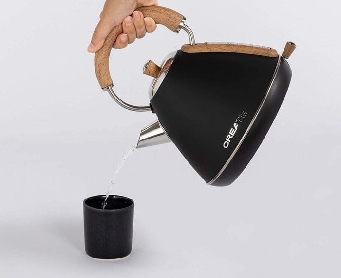 hervidor vaso oscuro metalizado asa madera