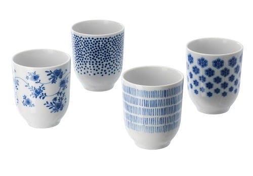 vasos de porcelana de Ikea en color blanco y azul