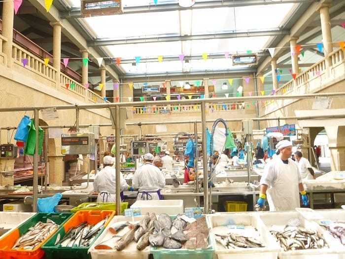 Interior del mercado a Batea