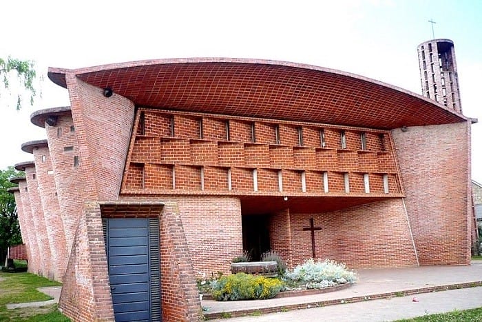 Iglesia con la técnica de la cerámica armada