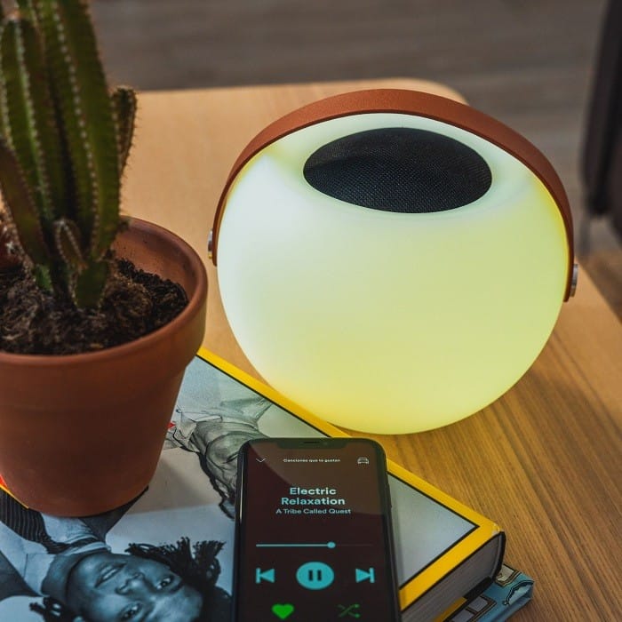 Lámpara de sobremesa de Leroy Merlin ideal para hacer un regalo