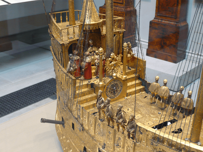 Por-David-Biggins.-Reloj-mecanico-de-galeon