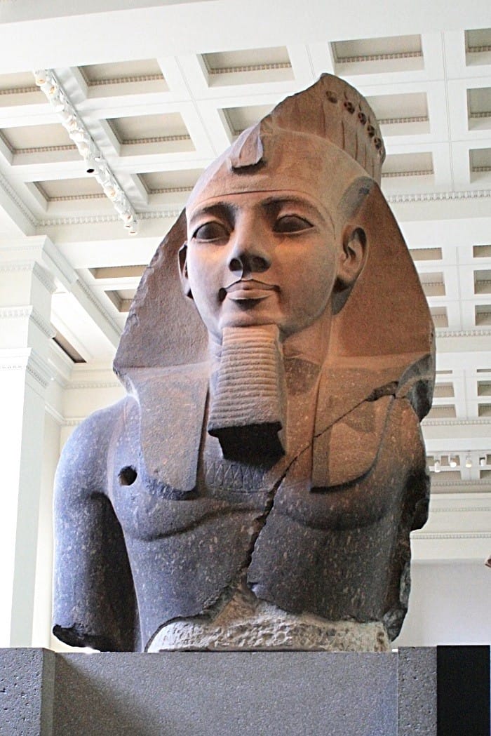 Por-Pbuergler-Estatua-de-Ramses-II