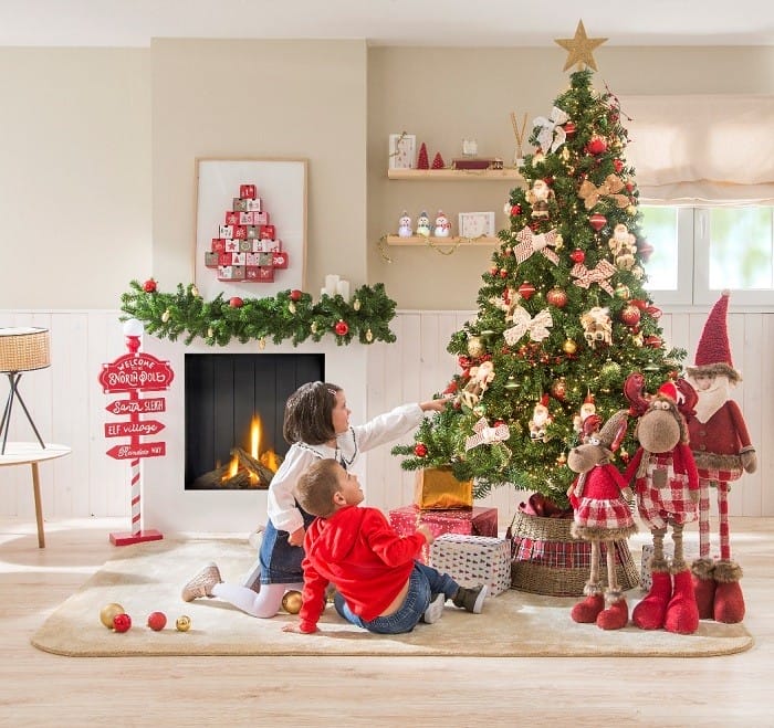 salón con decoración navideña