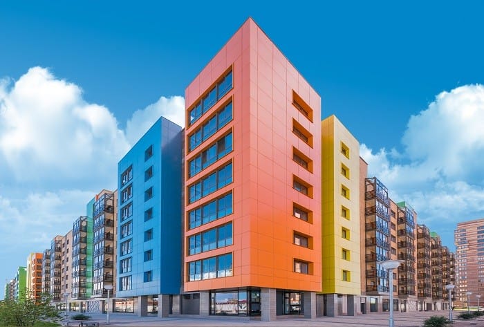 edificios de diferentes colores moderno