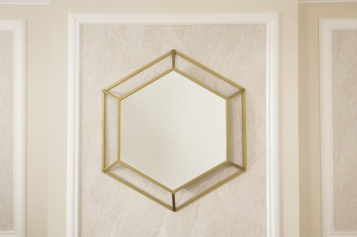 espejo con bordes dorado de Leroy Merlin y de estilo Folk