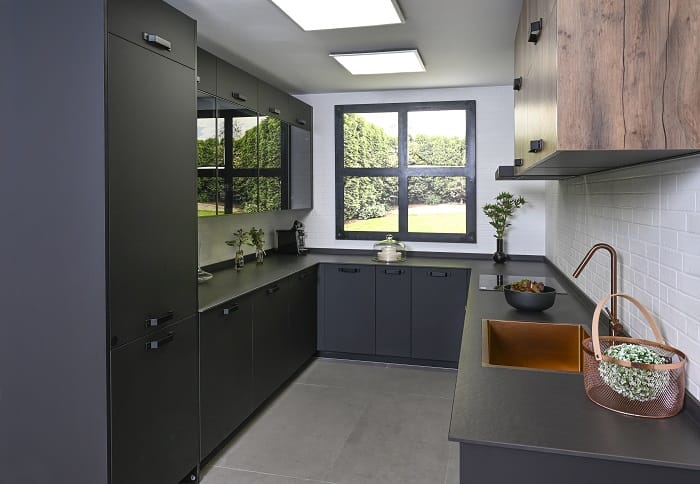 cocina en gris de Leroy Merlin tendencia 2022