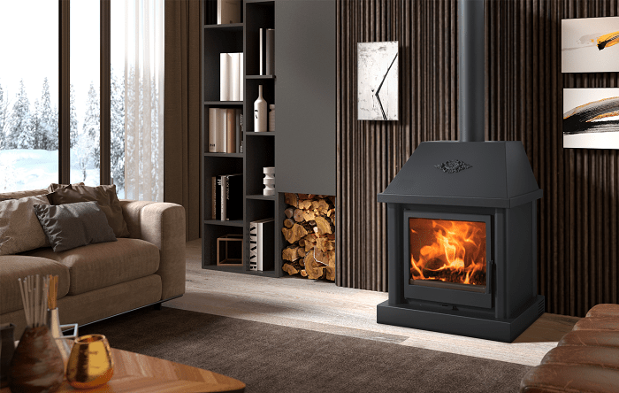 Salón con una estufa de leña