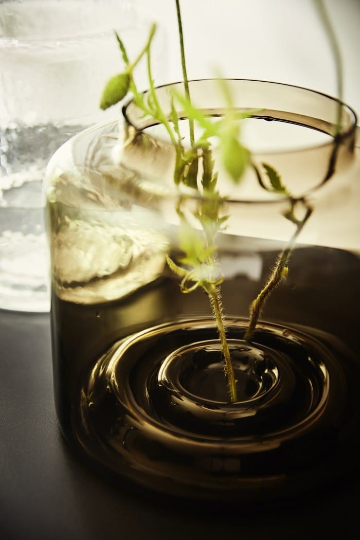 jarrón de Ikea con curvas en la base