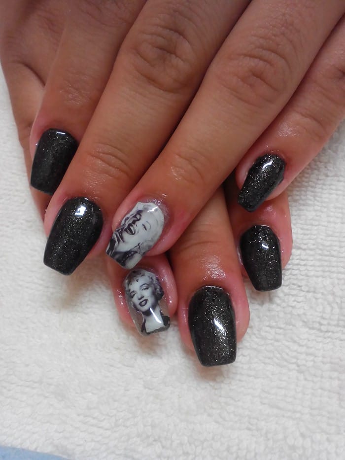 marilyn monroe en las uñas