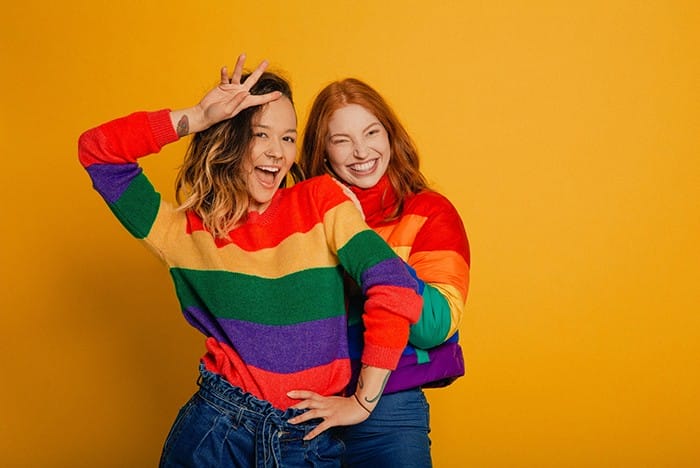 ropa colores vibrantes