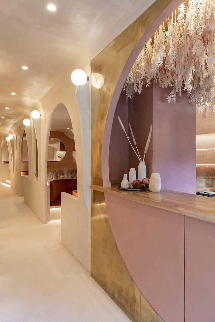 pasillo central del restaurante Living Bakkali