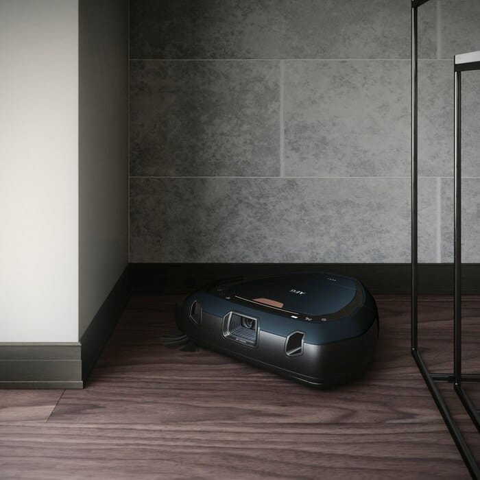 robot aspirador AEG limpiando los suelos de madera de un hogar