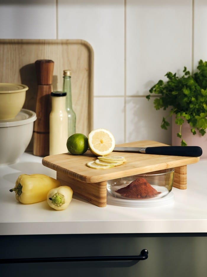 encimera con un tabla de cortar de Ikea
