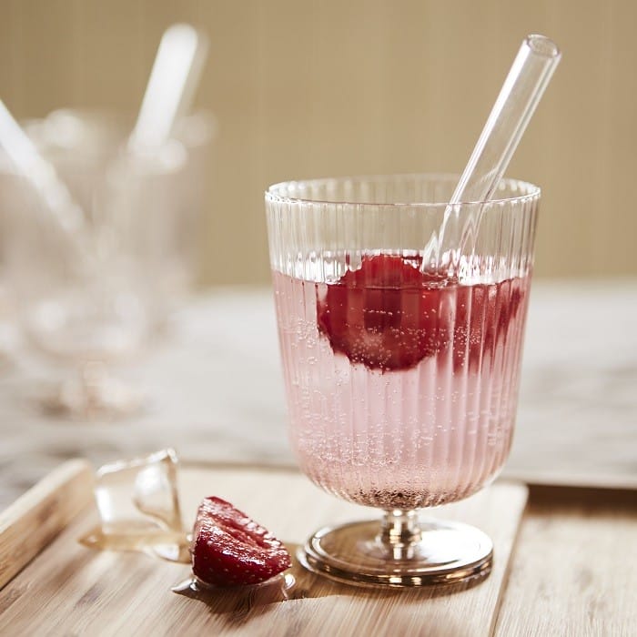 vaso de cristal Ikea con pajita