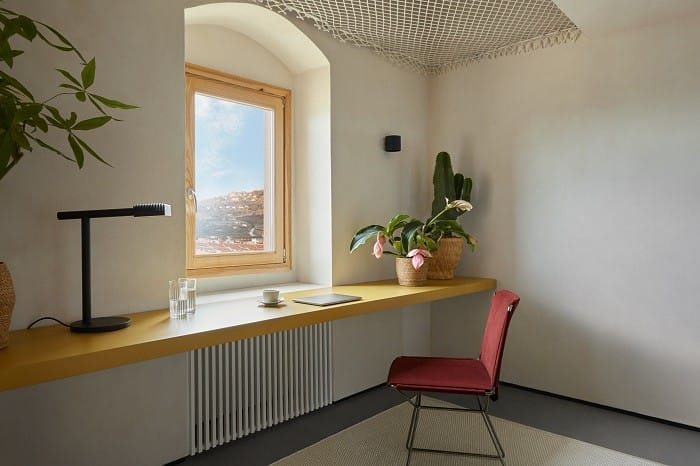escritorio reformado en una casa de un pueblo de Sicilia