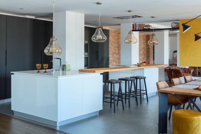 cocina abierta y comedor