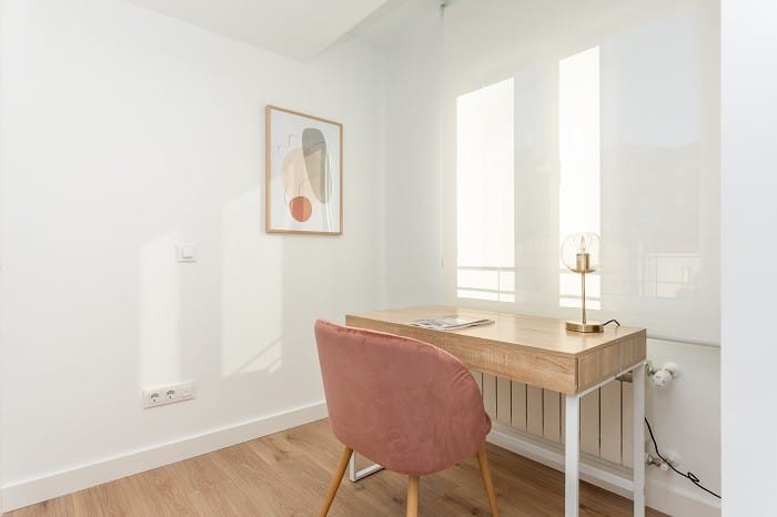 Habitación con escritorio