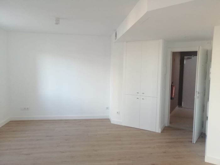 Habitación de piso vacía