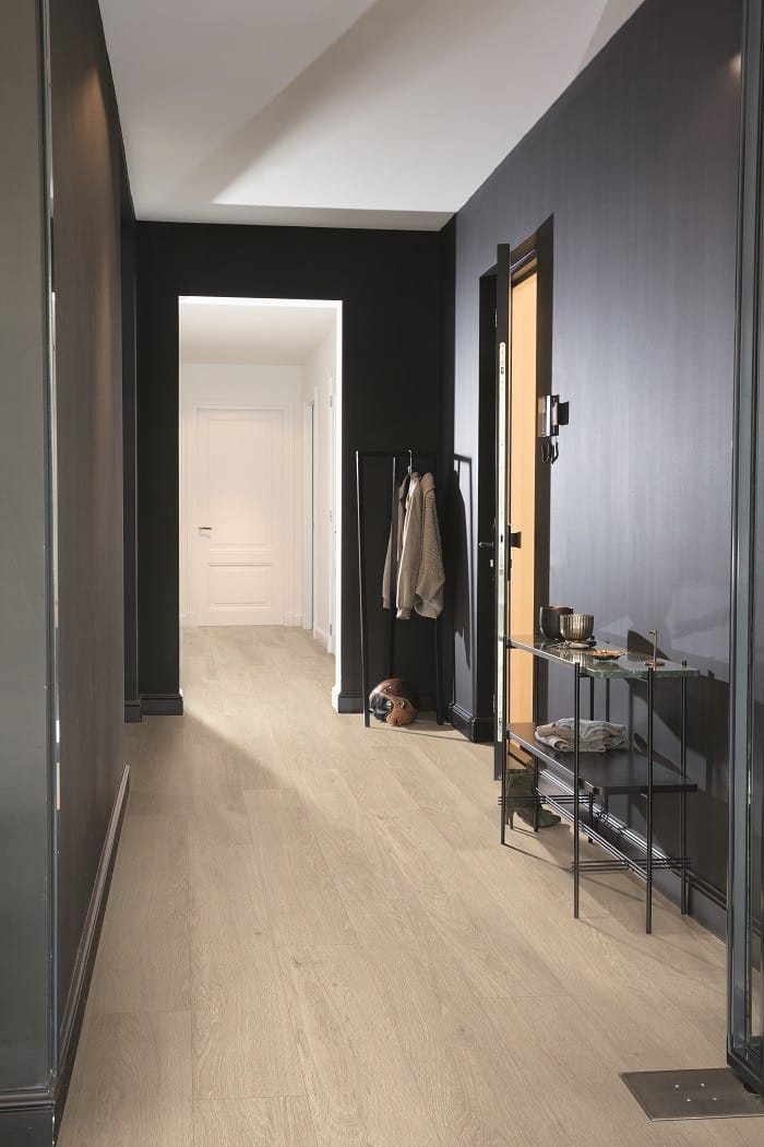 Pasillo estilo industrial