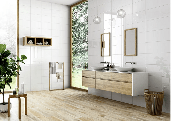 cuarto de baño con suelo de madera Leroy Merlin