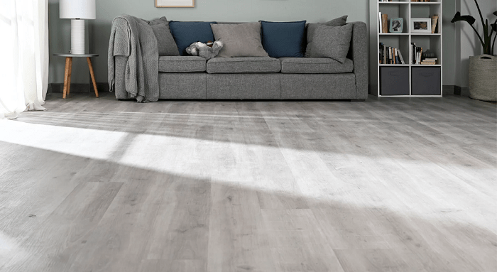 salón con suelo laminado de leroy merlin