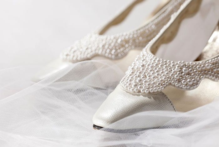 zapatos con perlas
