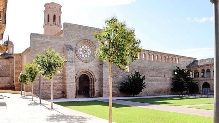 exterior de hospedería monasterio de Rueda