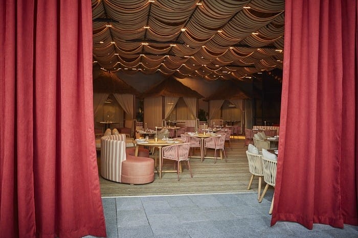 terraza cubierta de restaurante Le Macao Madrid