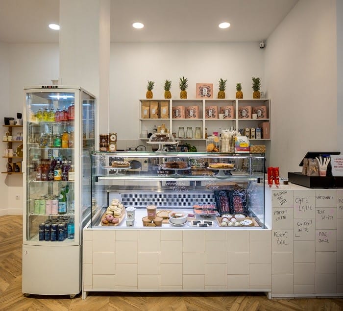 mostrador con productos naturales en un local de Bilbao