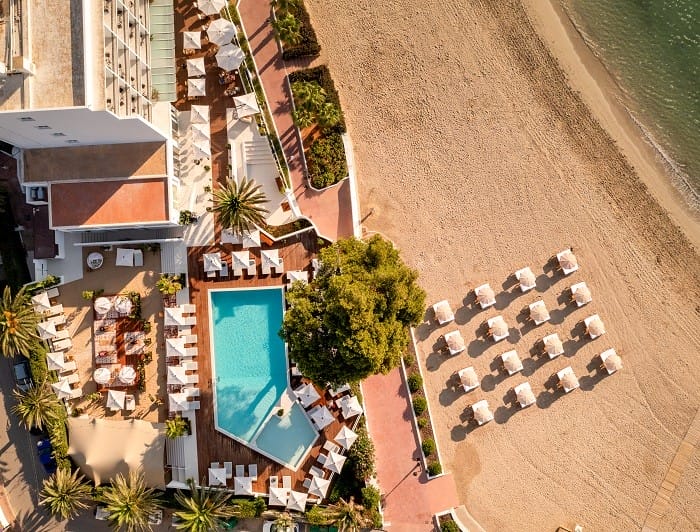 vistas desde arriba de la piscina hotel riomar